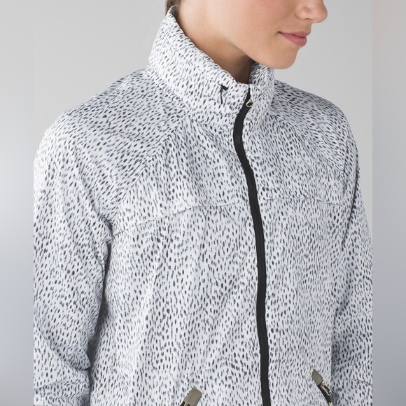 Lululemon Miss Misty Jacket Dottie Dash White Black Size 4 - Picture 2 of 15